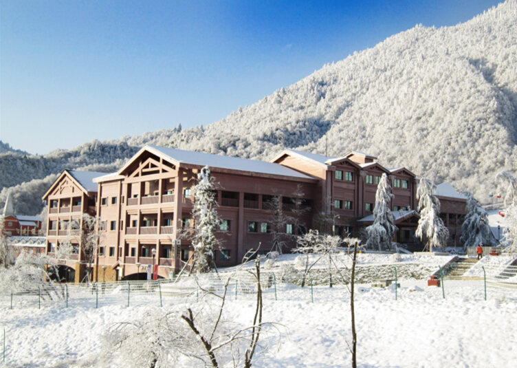 四川旅游手册 错峰游西岭 住宿购票有诀窍             西岭雪山旅游