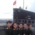 越南女兵合影“泄密”新买潜艇