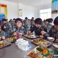 10名新女兵自愿到西藏戍边 第一餐吃得很丰盛 ...