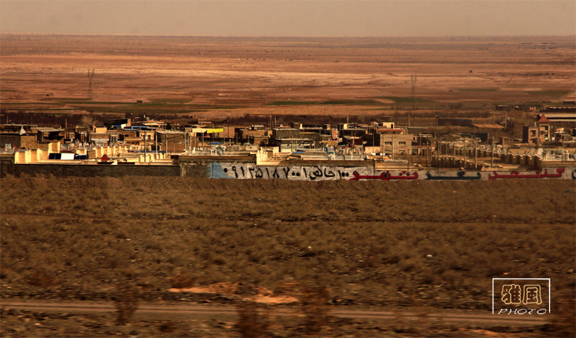 大漠里的小镇1.jpg