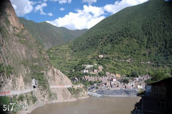 我们所住旅店对面的风景